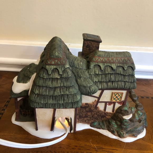 Dept. 56 Heritage Village Collection "Crooked Fence Cottage" Porcelain House - Picture 7 of 7